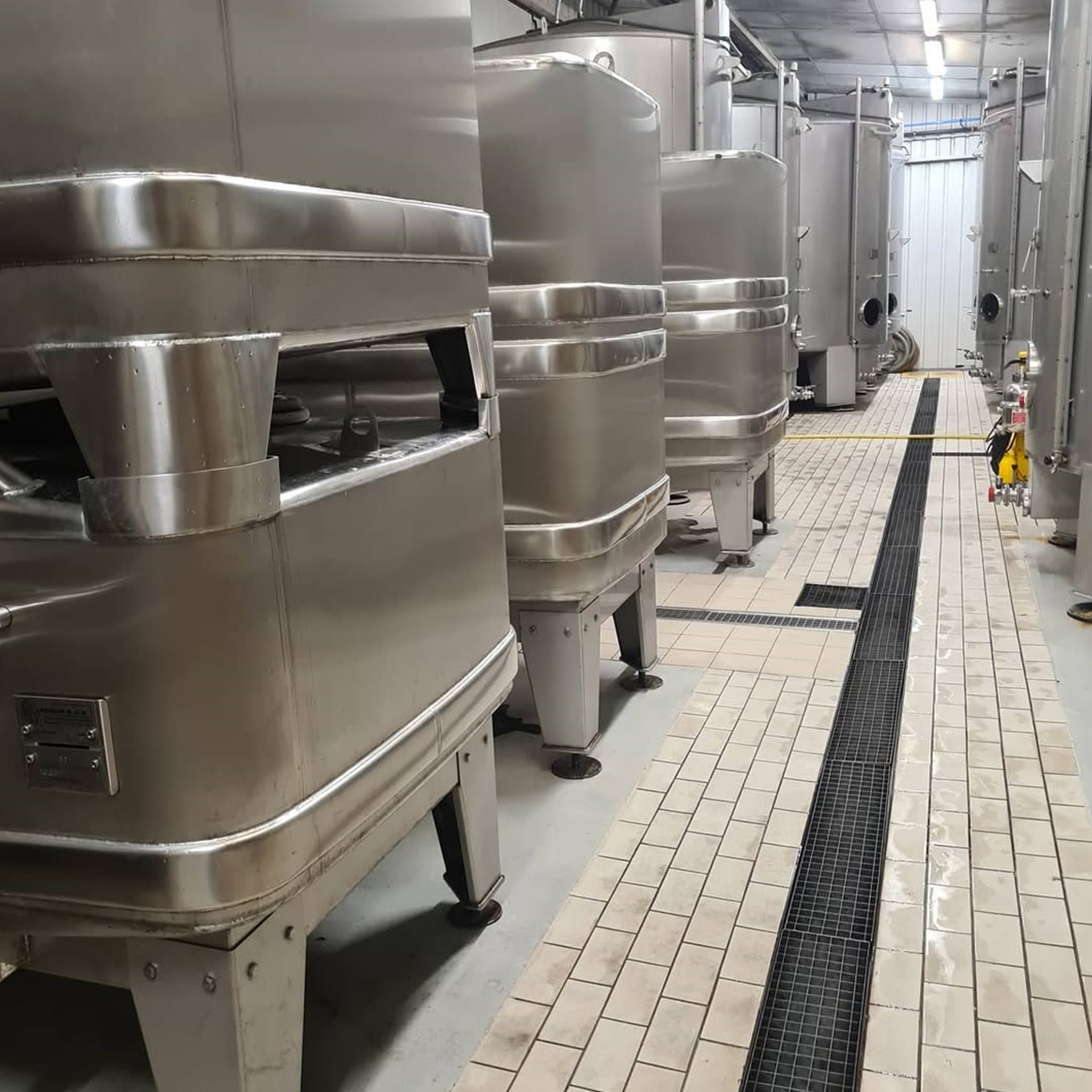 Domaine Christian Moreau Père Et Fils Chablis Grand Cru Les Clos 2023 1.5L