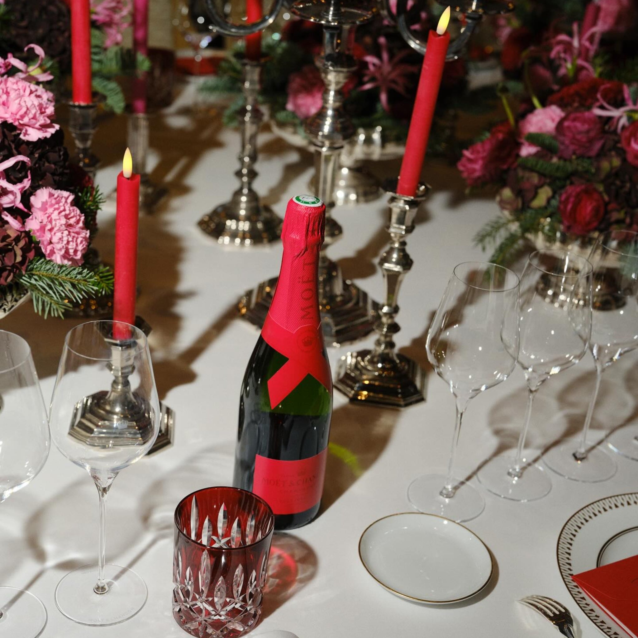 Moet & Chandon Impérial Brut NV (Red Limited Edition Gift Boxed)