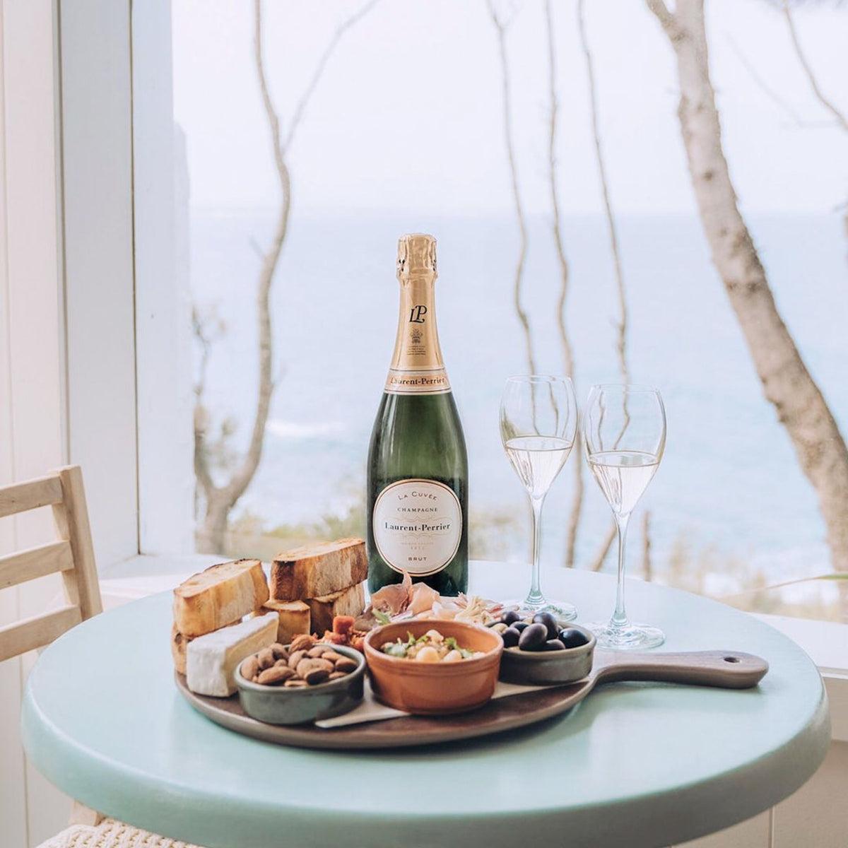 Laurent-Perrier La Cuvée Brut NV + Champagne Flutes