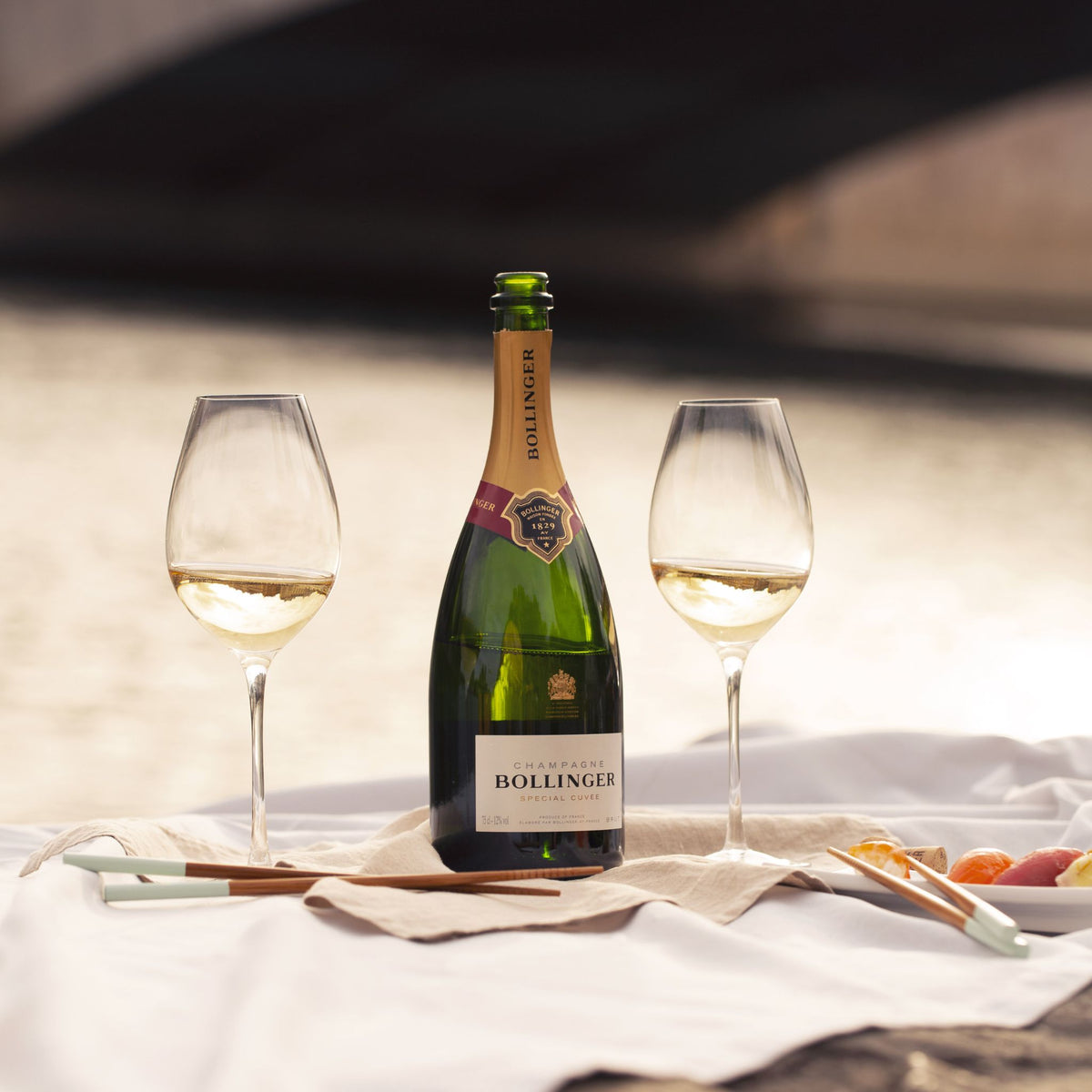 The glass beautifully highlights the effervescent chains of bubbles, while its curved shape allows aromas to breathe and develop fully. This glass makes the perfect gift for lovers of Bollinger champagne. - Kent Street Cellars