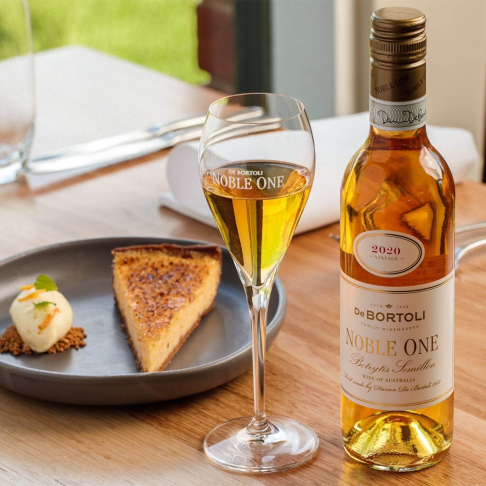 Crowned 'Sweet Wine of the Year' at the prestigious 2024 Halliday Wine Companion Awards. ⁠This pioneering Botrytis Semillon remains the benchmark of Australian ‘Botrytis’ dessert winemaking. A succulent and luscious blend of stone fruits such as peach, nectarine and quince, citrus peel adds a zesty tang and followed honeyed fruit richness. - Kent Street Cellars