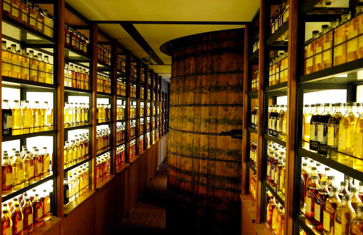 Yamazaki 25 Year Old Single Malt Japanese Whisky 700ml - Kent Street Cellars